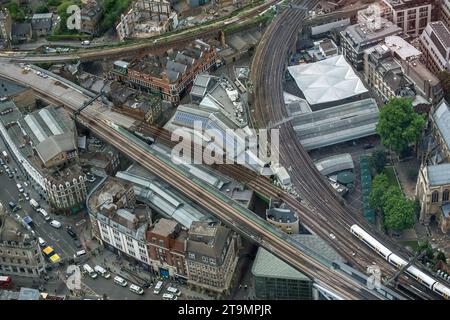 Regardant vers le bas du Shard au triangle ferroviaire près de Borough Market, Southwark, Londres, Angleterre, Grande-Bretagne Banque D'Images