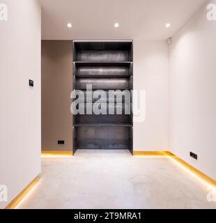 Découvrez le summum de l'élégance et de la sophistication dans ce penthouse de luxe à couper le souffle, situé au cœur de Madrid. Banque D'Images