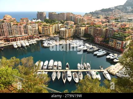 Paysage urbain de Monaco. Fontvieille et le port de Monaco Banque D'Images