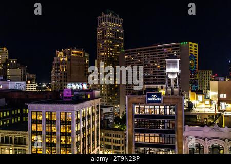 Detroit, États-Unis la nuit Banque D'Images