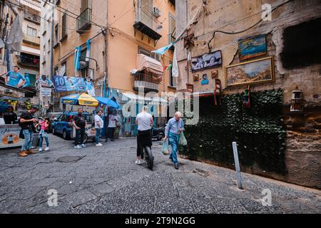 Naples, Italie - novembre 8 2023 : Architecture générique et vue sur la rue à Naples, Campanie, Italie. Le quartier espagnol, Quartieri Spagnoli Banque D'Images