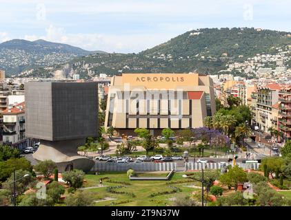 Nice, France - 19 juin 2019 : Palais des Congrès de Nice Acropolis et Bibliothèque la Tete Carree à Nice. Banque D'Images