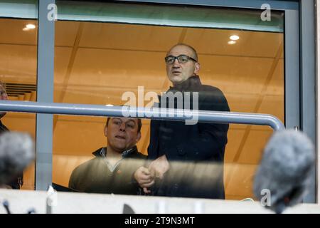 Newcastle, Royaume-Uni. 20 octobre 2023. L'entraîneur-chef de l'Angleterre, Steve Borthwick, regarde depuis une boîte d'hospitalité à Kingston Park avant le match Gallagher Premiership entre Newcastle Falcons et Exeter Chiefs à Kingston Park, Newcastle le dimanche 26 novembre 2023. (Photo : Chris Lishman | MI News) crédit : MI News & Sport / Alamy Live News Banque D'Images