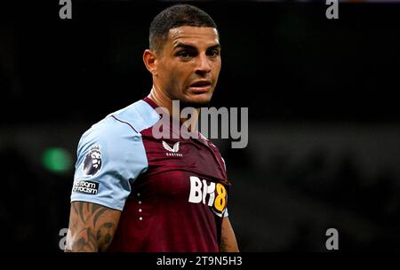 Londres, Royaume-Uni. 26 novembre 2023. Diego Carlos d'Aston Villa regarde. Match de Premier League, Tottenham Hotspur contre Aston Villa au Tottenham Hotspur Stadium à Londres le dimanche 26 novembre 2023. Cette image ne peut être utilisée qu'à des fins éditoriales. Usage éditorial seulement photo de Sandra Mailer/Andrew Orchard photographie sportive/Alamy Live News crédit : Andrew Orchard photographie sportive/Alamy Live News Banque D'Images