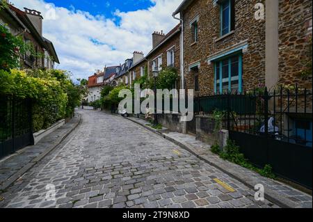 Paris, France.1 juillet 2022. Paris à découvrir : le quartier calme et joli appelé la campagne à Paris. Un endroit qui vous fait penser que vous êtes Banque D'Images