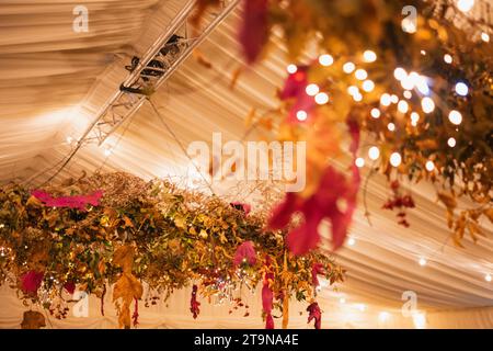 Hay-on-Wye, pays de Galles, Royaume-Uni. Dimanche 26 novembre 2023. Décorations de Noël au Hay Festival Winter Weekend. Crédit : Sam Hardwick/Alamy Live News. Banque D'Images