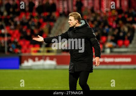 Aalborg, Danemark. 26 novembre 2023. L'entraîneur-chef Oscar Hiljemark d'Aalborg BK vu lors du match NordicBet Liga entre Aalborg BK et Hobro IK à Aalborg Portland Park à Aalborg. (Crédit photo : Gonzales photo/Alamy Live News Banque D'Images