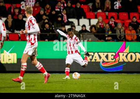 Aalborg, Danemark. 26 novembre 2023. Emmanuel Toku (17) d'Aalborg BK vu lors du match NordicBet Liga entre Aalborg BK et Hobro IK à Aalborg Portland Park à Aalborg. (Crédit photo : Gonzales photo/Alamy Live News Banque D'Images