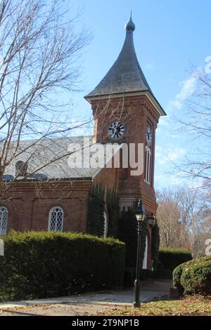 Lexington, États-Unis. 26 novembre 2023. Vue extérieure de Lee Chapel, maintenant connue sous le nom de University Chapel sur le campus de Washington et Lee University à Lexington, Virginie, États-Unis, le 26 novembre 2023. En 1870, le général confédéré Robert E. Lee est enterré sous la chapelle. La chapelle a été construite au cours des années 1867-68 à la demande de Lee qui était président de l'école. (Photo de Carlos Kosienski/Sipa USA) crédit : SIPA USA/Alamy Live News Banque D'Images