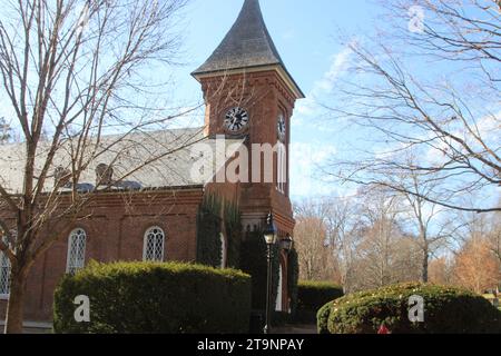 Lexington, États-Unis. 26 novembre 2023. Vue extérieure de Lee Chapel, maintenant connue sous le nom de University Chapel sur le campus de Washington et Lee University à Lexington, Virginie, États-Unis, le 26 novembre 2023. En 1870, le général confédéré Robert E. Lee est enterré sous la chapelle. La chapelle a été construite au cours des années 1867-68 à la demande de Lee qui était président de l'école. (Photo de Carlos Kosienski/Sipa USA) crédit : SIPA USA/Alamy Live News Banque D'Images