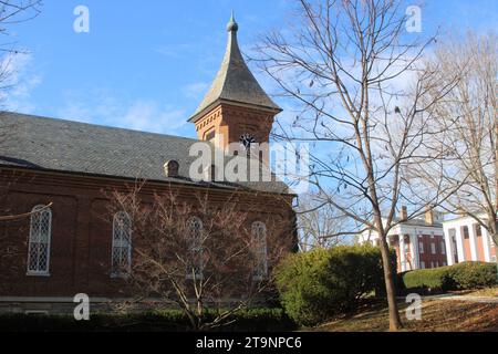 Lexington, États-Unis. 26 novembre 2023. Vue extérieure de Lee Chapel, maintenant connue sous le nom de University Chapel sur le campus de Washington et Lee University à Lexington, Virginie, États-Unis, le 26 novembre 2023. En 1870, le général confédéré Robert E. Lee est enterré sous la chapelle. La chapelle a été construite au cours des années 1867-68 à la demande de Lee qui était président de l'école. (Photo de Carlos Kosienski/Sipa USA) crédit : SIPA USA/Alamy Live News Banque D'Images