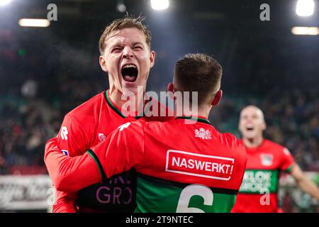 Nijmegen, pays-Bas. 26 novembre 2023. NIJMEGEN, PAYS-BAS - 26 NOVEMBRE : Mathias Ross de NEC célèbre après avoir marqué le premier but de son équipe, Mees Hoedemakers de NEC lors du match néerlandais d'Eredivisie entre NEC Nijmegen et Go Ahead Eagles au Goffertstadion le 26 novembre 2023 à Nijmegen, aux pays-Bas. (Photo Broer van den Boom/Orange Pictures) crédit : Orange pics BV/Alamy Live News Banque D'Images