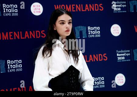 ROME, ITALIE - NOVEMBRE 26 : Deva Cassel assiste au photocall des Womenlands au Palazzo delle Esposizioni de Rome le 26 novembre 2023 à Rome, en Italie. ( Banque D'Images