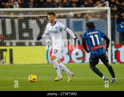 Bergame, Italie. 25 novembre 2023. Amir Rrahmani de Sac Napoli vu en action lors du match entre Atalanta BC et SSC Napoli dans le cadre de la saison 2023/2024 de Serie A italienne, au Gewiss Stadium. Score final ; Atalanta 1 : 2 Napoli. (Photo de Nderim Kaceli/SOPA Images/Sipa USA) crédit : SIPA USA/Alamy Live News Banque D'Images