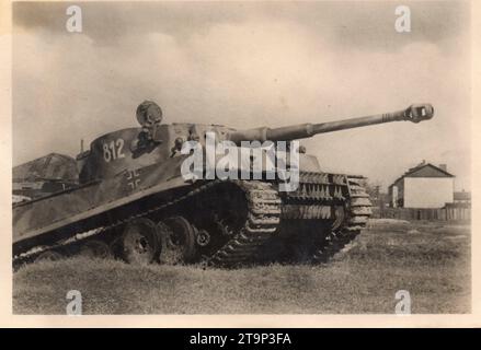 Photo B&W de la seconde Guerre mondiale Un Tiger Tank allemand affecté à la 2e SS Panzer Division Das Reich . Mars 1943 près de Kharkov sur le front russe Banque D'Images