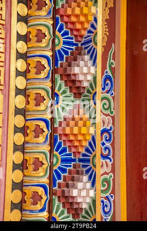 Les murs décorent des détails dans Da Zhao ou temple Wuliang, un monastère bouddhiste tibétain de l'ordre Gelugpa à Hohhot, Mongolie intérieure, Chine. Banque D'Images