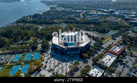 Charleston, Caroline du Sud, États-Unis. 18 novembre 2023. Vue aérienne du stade Credit One sur Daniel Island à Charleston, Caroline du Sud. (Image de crédit : © Walter G Arce SR Grindstone Medi/ASP) USAGE ÉDITORIAL SEULEMENT! Non destiné à UN USAGE commercial ! Banque D'Images