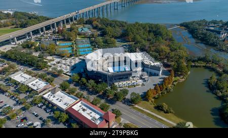 Charleston, Caroline du Sud, États-Unis. 18 novembre 2023. Vue aérienne du stade Credit One sur Daniel Island à Charleston, Caroline du Sud. (Image de crédit : © Walter G Arce SR Grindstone Medi/ASP) USAGE ÉDITORIAL SEULEMENT! Non destiné à UN USAGE commercial ! Banque D'Images