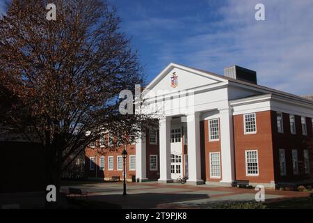 Lexington, États-Unis. 26 novembre 2023. Le campus de l'Université Washington et Lee vu dans le feuillage d'automne à Lexington, Virginie, USA, le 26 novembre 2023. Washington and Lee est un collège privé d'arts libéraux et l'une des plus anciennes institutions d'enseignement supérieur aux États-Unis. (Photo de Carlos Kosienski/Sipa USA) crédit : SIPA USA/Alamy Live News Banque D'Images