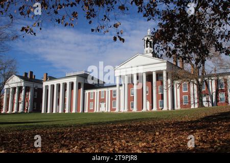 Lexington, États-Unis. 26 novembre 2023. Le campus de l'Université Washington et Lee vu dans le feuillage d'automne à Lexington, Virginie, USA, le 26 novembre 2023. Washington and Lee est un collège privé d'arts libéraux et l'une des plus anciennes institutions d'enseignement supérieur aux États-Unis. (Photo de Carlos Kosienski/Sipa USA) crédit : SIPA USA/Alamy Live News Banque D'Images