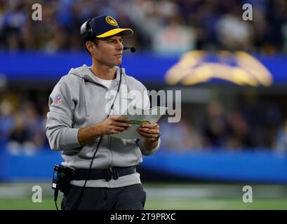 Inglewood, Californie, États-Unis. 26 novembre 2023. Brandon Staley, entraîneur-chef des Chargers de Los Angeles, lors du match de football entre les Chargers de Los Angeles et les Ravens de Baltimore à Inglewood, en Californie. Crédit photo obligatoire : Charles Baus/CSM/Alamy Live News Banque D'Images