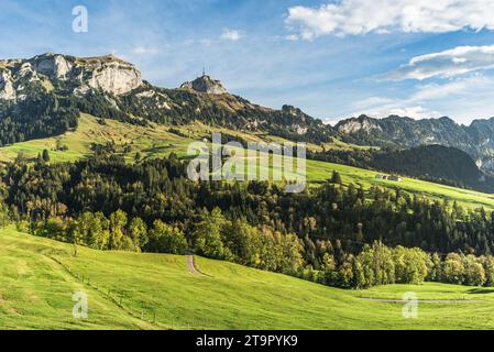 Hoher Kasten et Kamor dans les montagnes Alpstein, Bruelisau, canton d'Appenzell Innerrhoden, Suisse Banque D'Images