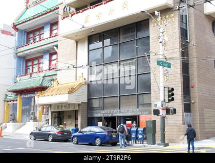 San Francisco, CA - 12 août 2023 : United States Post Office à Chinatown Station. Banque D'Images