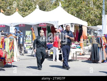 Fremont, CA - 19 août 2023 : participants au Festival FOG, Festival du Globe, anciennement connu sous le nom de Festival de l'Inde. Sécurité présente à travers Banque D'Images