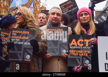 Londres, Angleterre, Royaume-Uni. 26 novembre 2023. TRACEY-ANN OBERMAN, EDDIE MARSAN et RACHEL RILEY participent à la marche. Des milliers de manifestants pro-israéliens ont défilé dans le centre de Londres contre l’antisémitisme et ont appelé à la libération des otages israéliens détenus par le Hamas à Gaza. (Image de crédit : © Vuk Valcic/ZUMA Press Wire) USAGE ÉDITORIAL SEULEMENT! Non destiné à UN USAGE commercial ! Banque D'Images