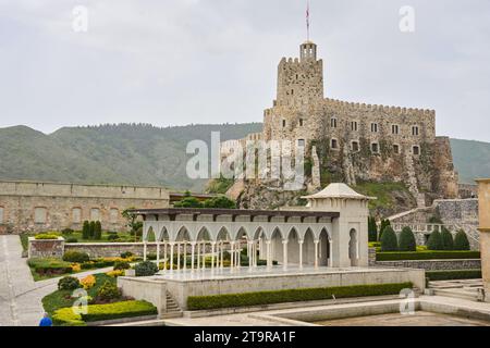 Burg auf der Rabati-Festung, vorne ein Pavillon und Gartenanlage, Festung Rabati, Schloss von Achalziche, Akhaltsikhe, Samzche-Dschawachetien, Georgie Banque D'Images