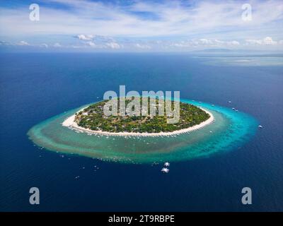 Une vue aérienne de l'île Balicasag à Bohol, Philippines Banque D'Images