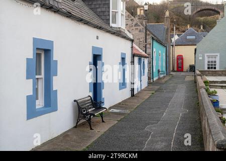 Maisons de vacances dans le village de Cullen, Moray, Écosse Banque D'Images