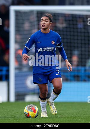 Jess carter de Chelsea en action lors du match de Barclays Women's Super League à Kingsmeadow, Londres. Date de la photo : dimanche 26 novembre 2023. Banque D'Images