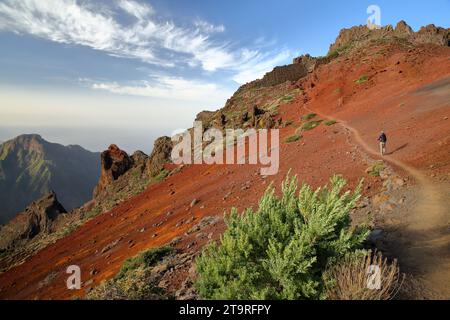 Le Parc National Caldera de Taburiente à la Palma, Îles Canaries, Espagne. Vue vers le cratère volcanique depuis un chemin de randonnée Banque D'Images