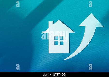 Maison et papier graphique.Investing in Real Estate.Saving de l'argent pour l'immobilier, l'achat d'une nouvelle maison et prêt, le concept futur. Banque D'Images