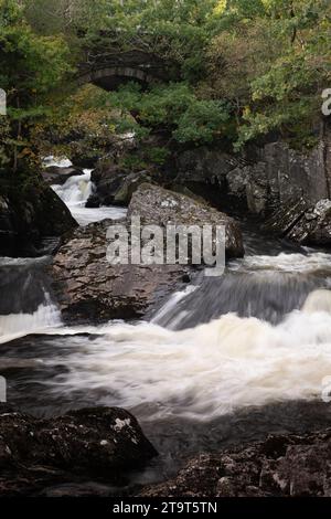 Rivière Afon Llugwy à Capel Curig, Snowdonia, pays de Galles du Nord Banque D'Images