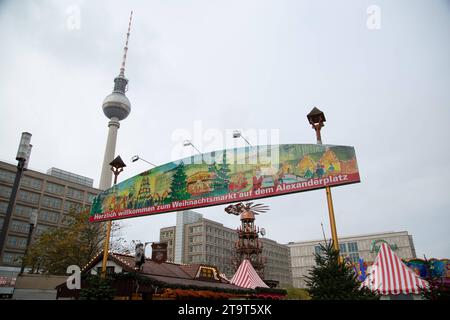 Weihnachtsmarkt am Alexanderplatz à Berlin am 27.11.2023 *** marché de Noël à Alexanderplatz à Berlin sur 27 11 2023 crédit : Imago/Alamy Live News Banque D'Images