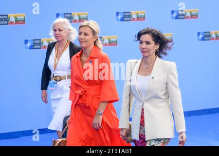 VILNIUS, LITUANIE. 11 juillet 2023. Ludivine Dedonder, (C), ministre de la Défense de la Belgique et Hadja Lahbib (R), ministre des Affaires étrangères de la Belgique, lors DU SOMMET de l'OTAN 2023. Vilnius, Lituanie. Banque D'Images