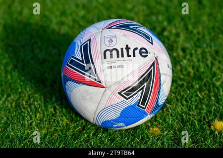 Swansea, pays de Galles. 25 novembre 2023. Ballon Sky Bet EFL Mitre Delta Max utilisé lors du match de la coupe de la Ligue de développement professionnel des moins de 16 ans entre Swansea City et AFC Bournemouth à la Swansea City Academy à Swansea, pays de Galles, Royaume-Uni, le 25 novembre 2023. Crédit : Duncan Thomas/Majestic Media. Banque D'Images