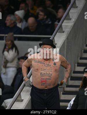 Londres, Royaume-Uni. 26 novembre 2023. Un fan de Tottenham Hotspur pendant le match. Match de Premier League, Tottenham Hotspur contre Aston Villa au Tottenham Hotspur Stadium à Londres le dimanche 26 novembre 2023. Cette image ne peut être utilisée qu'à des fins éditoriales. Usage éditorial seulement photo de Sandra Mailer/Andrew Orchard photographie sportive/Alamy Live News crédit : Andrew Orchard photographie sportive/Alamy Live News Banque D'Images