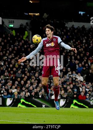 Londres, Royaume-Uni. 26 novembre 2023. Pau Torres d'Aston Villa en action. Match de Premier League, Tottenham Hotspur contre Aston Villa au Tottenham Hotspur Stadium à Londres le dimanche 26 novembre 2023. Cette image ne peut être utilisée qu'à des fins éditoriales. Usage éditorial seulement photo de Sandra Mailer/Andrew Orchard photographie sportive/Alamy Live News crédit : Andrew Orchard photographie sportive/Alamy Live News Banque D'Images