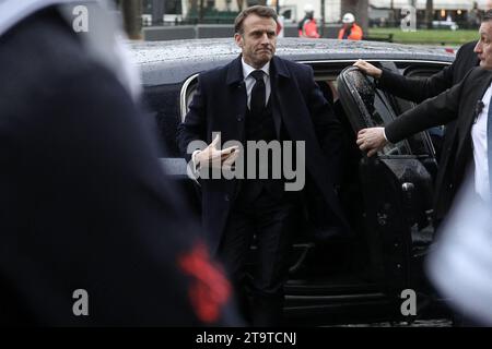 Paris, France. 27 novembre 2023. Le Président Emmanuel Macron visite le Musée National Maritime, le jour de sa réouverture après six ans de rénovation, à Paris, France, le 27 novembre 2023. Stéphane Lemouton/Pool/ABACAPRESS.COM crédit : Abaca Press/Alamy Live News Banque D'Images