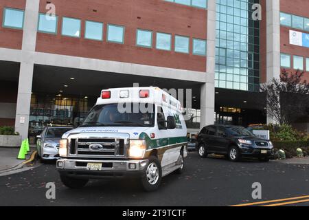 Montclair, New Jersey, États-Unis. 27 novembre 2023. (NOUVEAU) au moins deux salles d’urgence hospitalières sont fermées et en état de déroutement en raison d’une attaque de ransomware à Montclair et Westwood. 27 novembre 2023, Montclair, New Jersey, USA: le centre médical Paspack Valley à Westwood, New Jersey et le centre médical Mountainside à Montclair, New Jersey ont cessé d'admettre de nouveaux patients dans leur salle d'urgence en raison d'une attaque par ransomware sur les ordinateurs du système hospitalier, les deux hôpitaux faisant partie du système de santé Hackensack Meridian. Hackensack Meridian a publié une déclaration et a dit, ''en tant que pré Banque D'Images