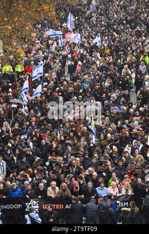 Une marche pour protester contre l'augmentation des incidents d'antisémitisme pendant le récent conflit israélo-palestinien se déplace vers le Victoria Embankment. Ils ont appelé f Banque D'Images