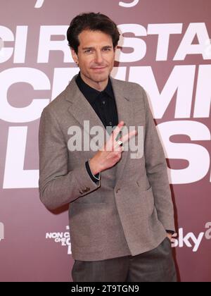 Rome, Italie. 27 novembre 2023. Rome, le cinéma Space Moderno, photocall pour la série Sky TV 'tout ce qui reste est le crime, la série'. Sur la photo : Giampaolo Morelli crédit : Agence photo indépendante/Alamy Live News Banque D'Images