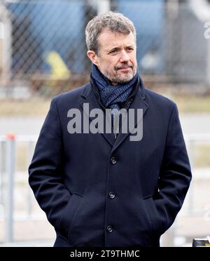 Aalborg, Danemark. 27 novembre 2023. Le prince héritier danois Frederik visite l'usine pilote Power to X de l'Université d'Aalborg au port d'Aalborg, le lundi 27 novembre 2023. (Photo : Henning Bagger/Ritzau Scanpix) crédit : Ritzau/Alamy Live News Banque D'Images