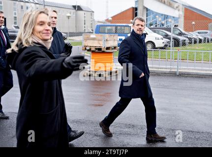 Aalborg, Danemark. 27 novembre 2023. Le prince héritier danois Frederik à l'inauguration de l'usine pilote d'Aalborg Portland pour le captage du CO2 à Aalborg, le lundi 27 novembre 2023. (Photo : Henning Bagger/Ritzau Scanpix) crédit : Ritzau/Alamy Live News Banque D'Images