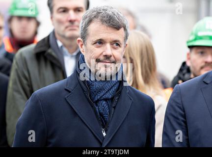 Aalborg, Danemark. 27 novembre 2023. Le prince héritier danois Frederik à l'inauguration de l'usine pilote d'Aalborg Portland pour le captage du CO2 à Aalborg, le lundi 27 novembre 2023. (Photo : Henning Bagger/Ritzau Scanpix) crédit : Ritzau/Alamy Live News Banque D'Images