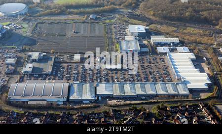 Vue aérienne de l'est en regardant à l'ouest du centre commercial Middlebrook Retail & Leisure Park, Bolton, Lancashire Banque D'Images