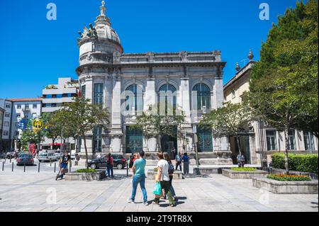 Braga, Portugal - juin 30 2023 : personnes marchant dans le centre-ville de Braga, nord du Portugal, foyer sélectif Banque D'Images